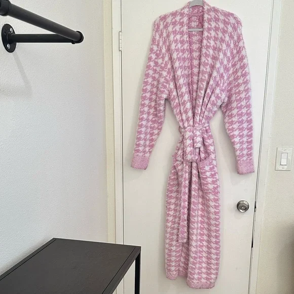 SKIMS Pink Houndstooth Cozy Robe - Picture 1 of 9